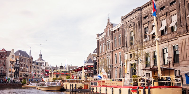 Onde fica Amsterdã? Explore a capital da Holanda